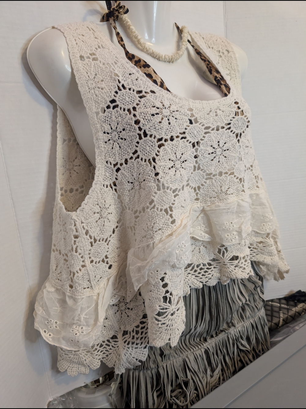 CCO !NEW! POL Cream Crochet Lace Tank with Scalloped Hem (Only 2 Left! ) - Picture 11 of 16
